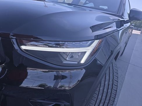Used 2025 Volvo XC40 B5 Plus AWD/4WD image 34