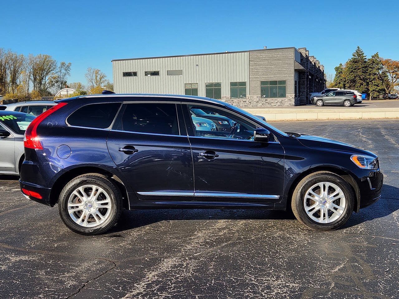 Used 2016 Volvo XC60 T5 Premier w/ Proximity Package FWD image 7