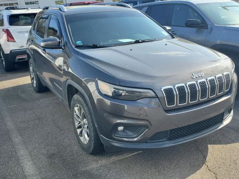 Used 2019 Jeep Cherokee Latitude Plus w/ Comfort/Convenience Group image 2