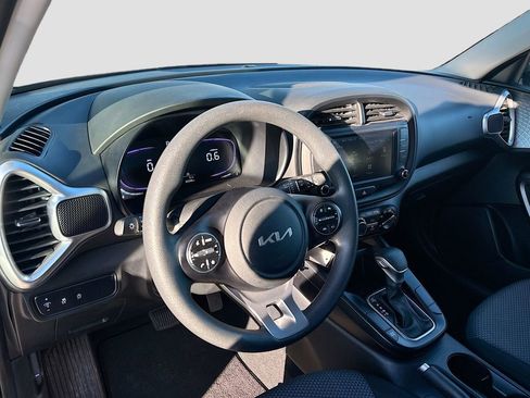 Used 2025 Kia Soul LX w/ LX Technology Package image 9