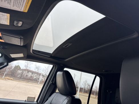 Used 2016 Ford Expedition Platinum image 25