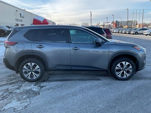 Used 2023 Nissan Rogue SV image 4