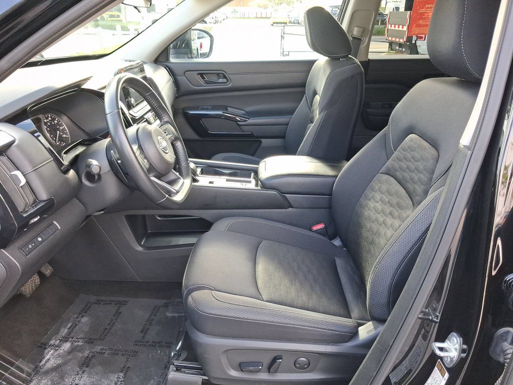 Certified 2024 Nissan Pathfinder SV FWD image 14