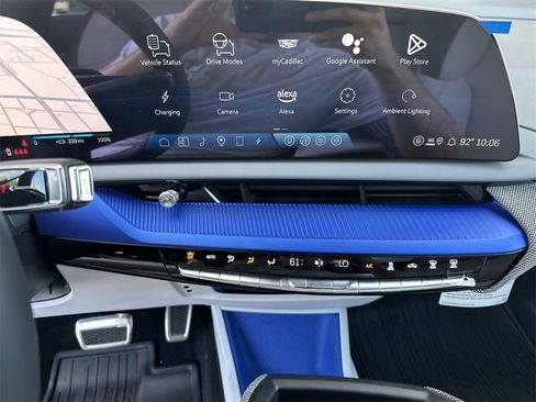 New 2025 Cadillac Optiq Luxury 1 image 23