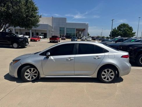 Used 2025 Toyota Corolla LE FWD image 5