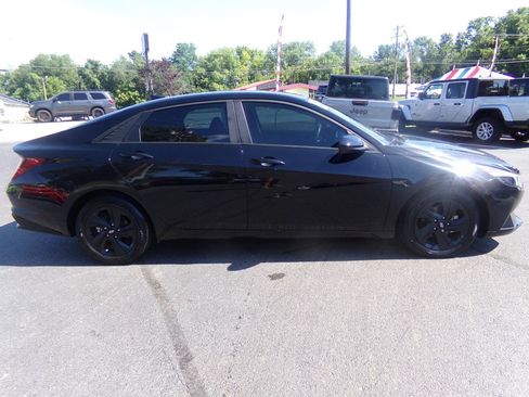 Used 2023 Hyundai Elantra SEL image 2
