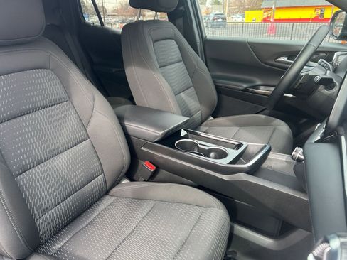 Used 2025 Chevrolet Equinox LT image 37