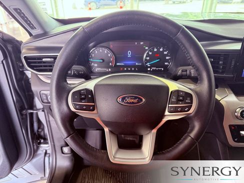 Used 2023 Ford Explorer XLT w/ Equipment Group 202A AWD/4WD image 18