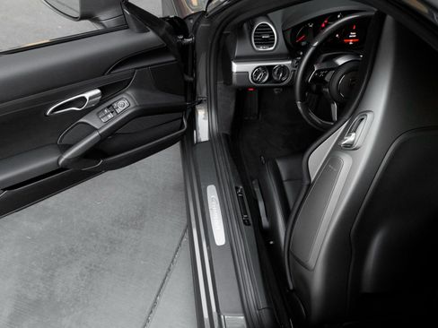 Used 2024 Porsche 718 Cayman image 25