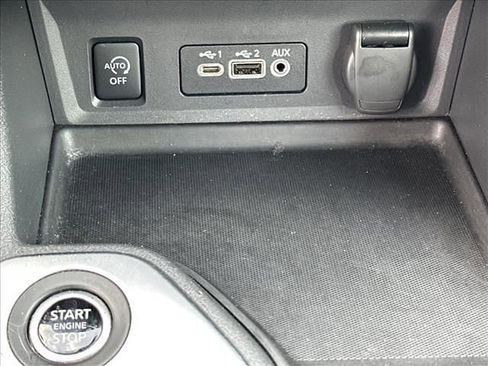 Used 2025 Nissan Sentra SR FWD image 28