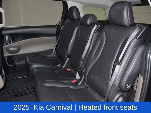 Used 2025 Kia Carnival image 25