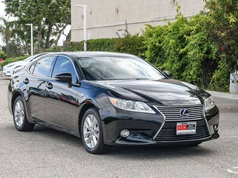 Used 2014 Lexus ES 300h w/ Luxury Package w/Bamboo Trim FWD image 3