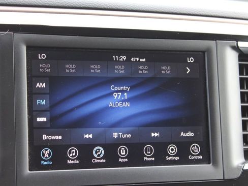 Used 2019 Chrysler Pacifica Touring-L image 39