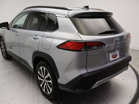 Certified 2025 Toyota Corolla Cross XLE FWD image 11