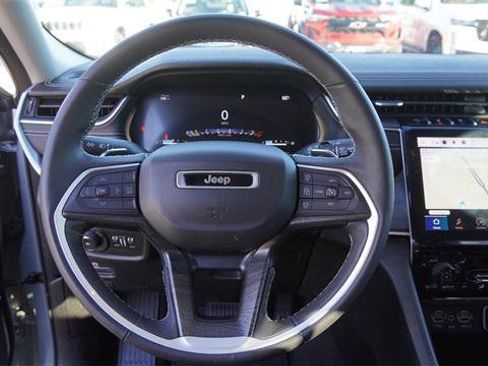 Certified 2023 Jeep Grand Cherokee Limited image 27