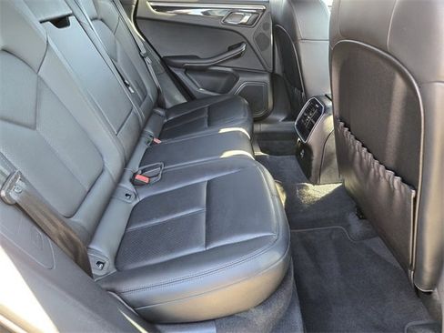 Used 2023 Porsche Macan image 19