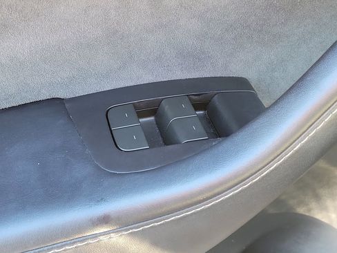 Used 2022 Tesla Model Y Performance image 25