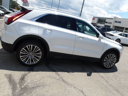 Used 2024 Cadillac XT4 Premium Luxury AWD/4WD image 9