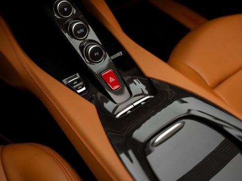 Used 2019 Ferrari Portofino RWD image 57
