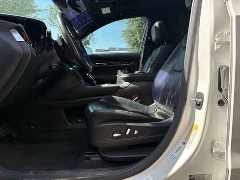 Used 2020 Cadillac XT6 Premium Luxury FWD image 8