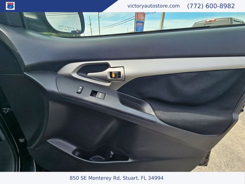 Used 2013 Toyota Matrix S image 19