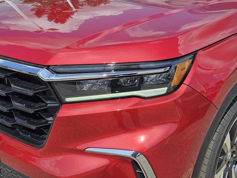 New 2025 Honda Pilot Touring image 7