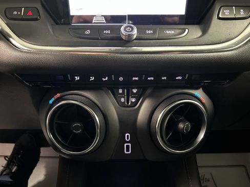 Used 2022 Chevrolet Blazer LT FWD image 19