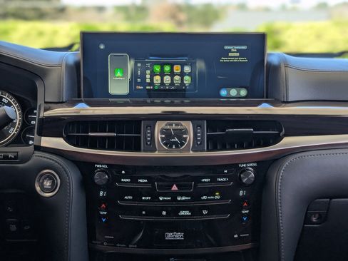 Used 2017 Lexus LX 570 4WD w/ Luxury Package image 31