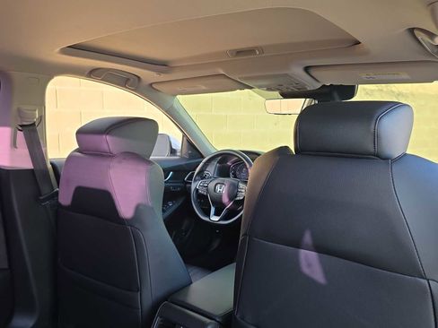 Used 2018 Honda Accord Touring image 16