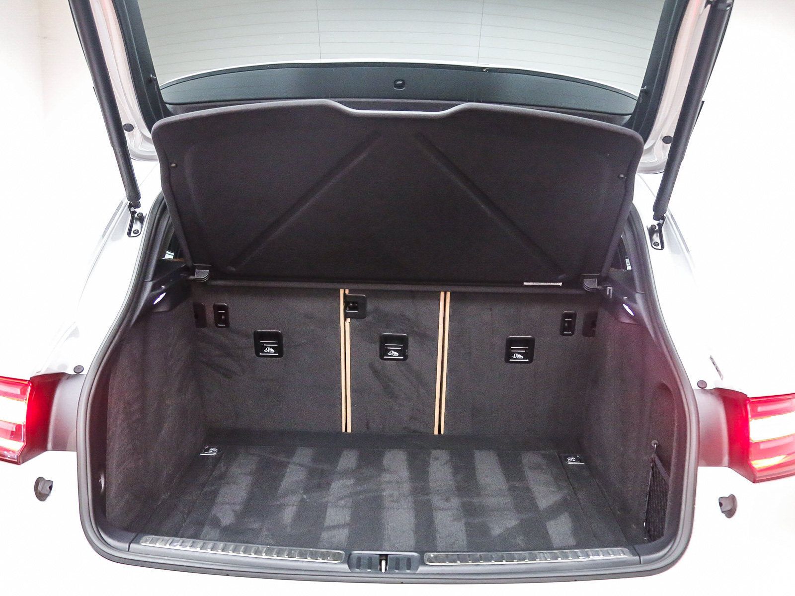 Certified 2026 Porsche Macan S AWD/4WD image 31