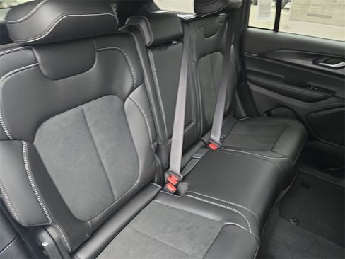 New 2025 Jeep Grand Cherokee Laredo image 11