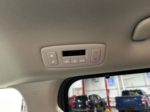 Used 2023 Kia Carnival EX FWD image 30