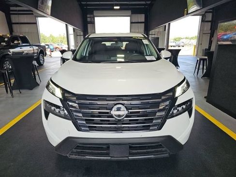 Used 2024 Nissan Rogue SV AWD/4WD image 2