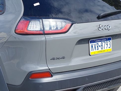 Used 2019 Jeep Cherokee Trailhawk w/ Cold Weather Group image 11