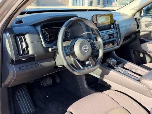 Used 2024 Nissan Pathfinder S FWD image 11
