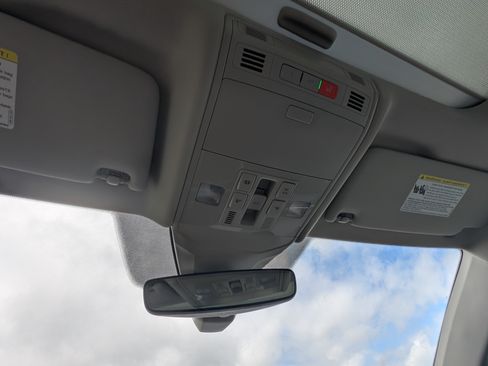 Used 2025 Volkswagen Jetta SE w/ Sunroof Package FWD image 29