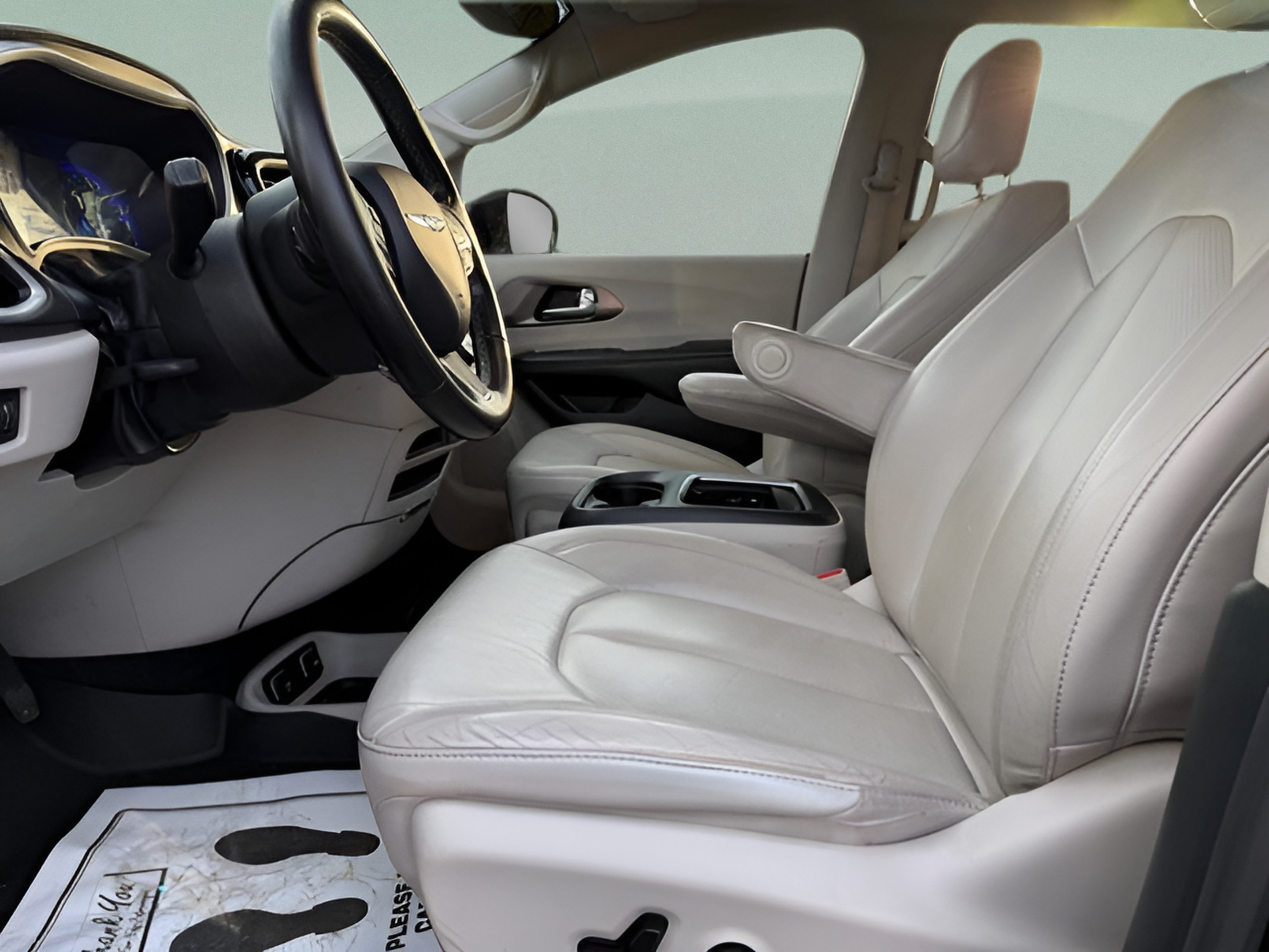 Used 2021 Chrysler Pacifica Touring-L FWD image 18