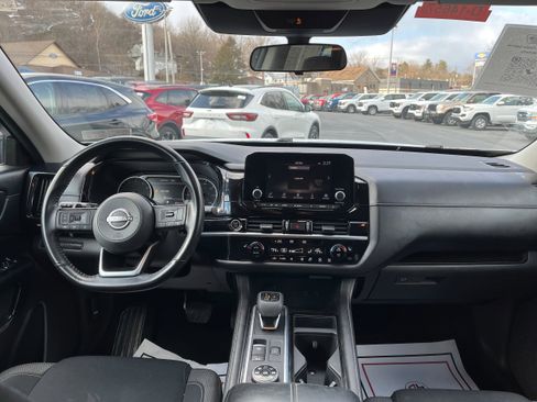 Used 2022 Nissan Pathfinder SV image 15