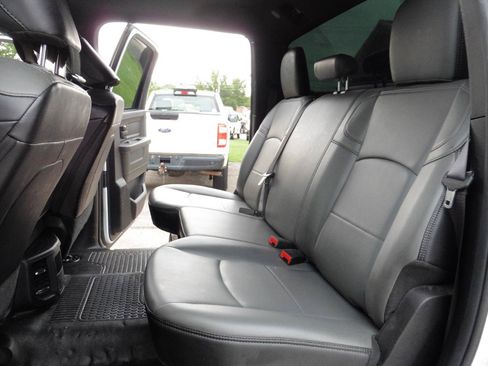 Used 2022 RAM 2500 Tradesman w/ Chrome Appearance Group RWD image 16