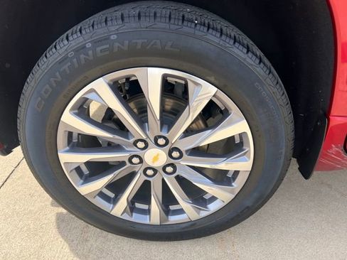 Used 2022 Chevrolet Traverse Premier image 11