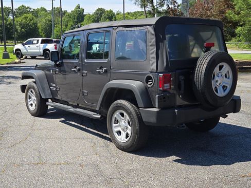 Used 2017 Jeep Wrangler Unlimited Sport w/ Connectivity Group AWD/4WD image 10