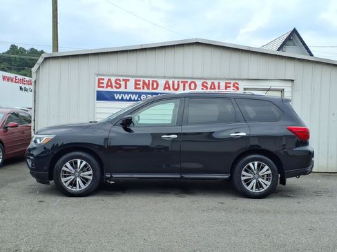 Used 2017 Nissan Pathfinder SV FWD image 2