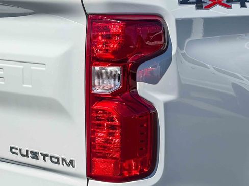 Used 2024 Chevrolet Silverado 1500 Custom image 8