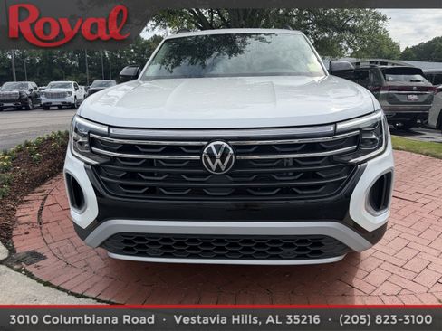 Certified 2026 Volkswagen Atlas Peak Edition AWD/4WD image 2