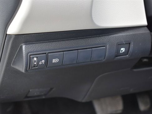 Used 2021 Toyota Corolla LE FWD image 15