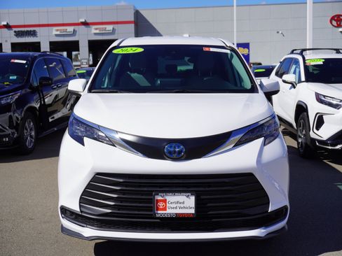 Used 2024 Toyota Sienna LE image 6