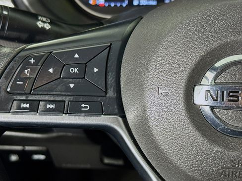 Used 2019 Nissan Kicks SV image 16