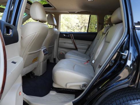 Used 2011 Toyota Highlander Limited w/ Tow Pkg FWD image 35