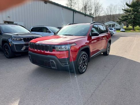 Used 2026 Jeep Cherokee Laredo image 3