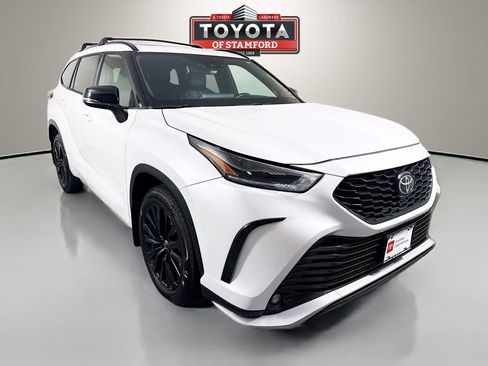 Certified 2024 Toyota Highlander XSE AWD/4WD image 1